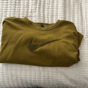 Nike Dri-FIT Get Fit Women's Swoosh Training
Crew Long Sleeve, cropped